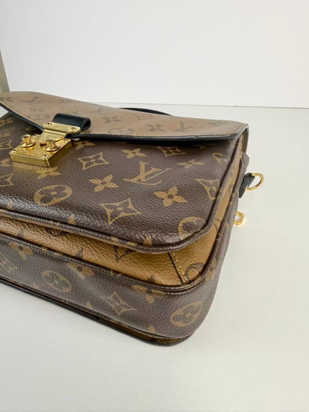 Louis Vuitton Pochette Métis MM Monogram Reverse Canvas Crossbody Shoulder Bag - Picture 6 of 13